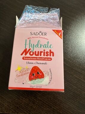 SADOER Hydrate Nourish Strawberry Hand Cream - Pink